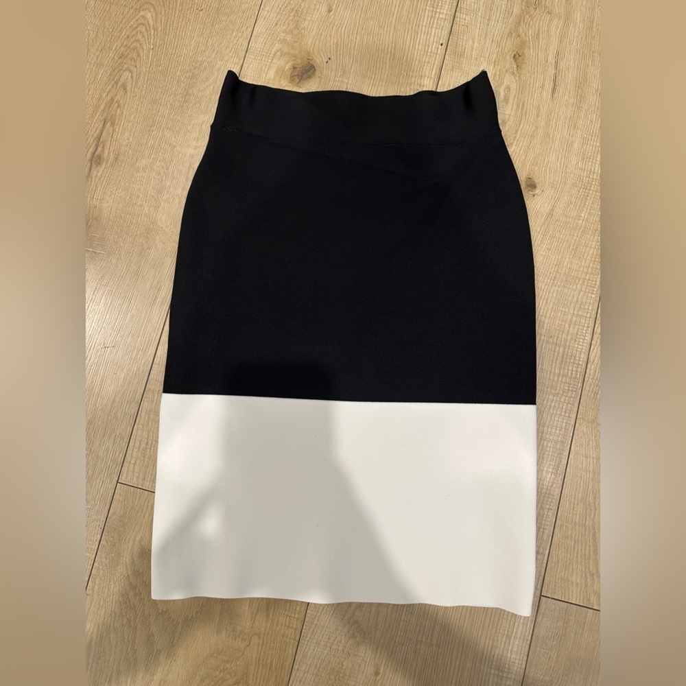 Bcbg maxazria Black and White Women's Skirt size xs‎
